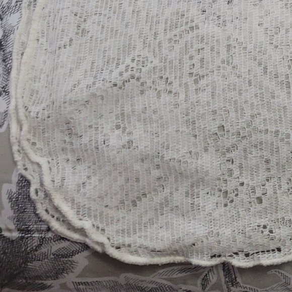 Ivory Lace Table Cloth 60 x 100 - Picture 9 of 10